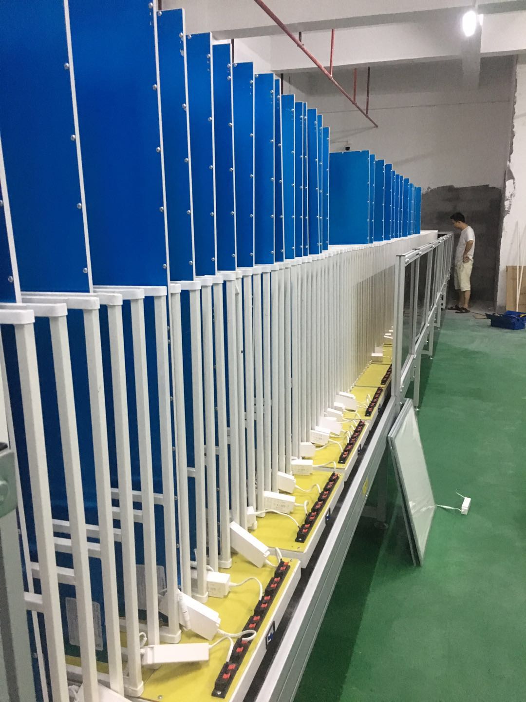 平板燈自動(dòng)老化線